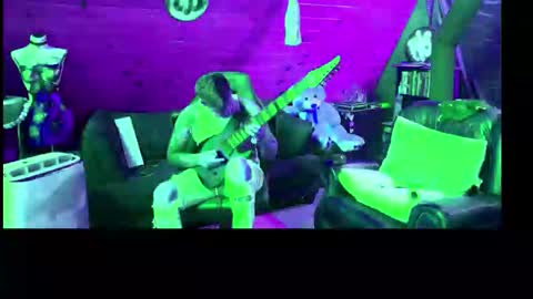 Snapshot of siphonophorstrings chatting on October 6, 8:04 pm Dustbunnyfoofoo online show from October 6, 8:04 pm