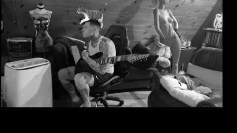 Snapshot of siphonophorstrings chatting on September 10, 9:49 pm Dustbunnyfoofoo online show from September 10, 9:49 pm