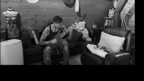 Snapshot of siphonophorstrings chatting on September 20, 1:52 am Dustbunnyfoofoo online show from September 20, 1:52 am