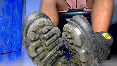 Snapshot of sir_kev66 chatting on October 18, 12:59 am only foot                         worshipers here online show from October 18, 12:59 am