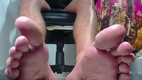 Snapshot of sir_kev66 chatting on February 7, 3:13 am only foot                         worshipers here online show from February 7, 3:13 am