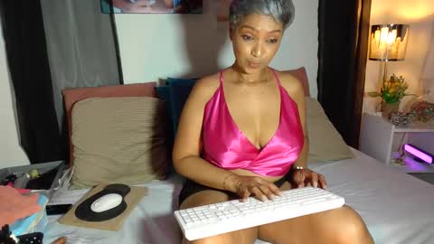 Skarlleth online show from October 26, 3:18 am