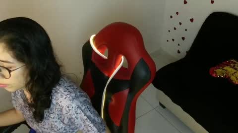 Raelle online show from May 30, 1:26 am