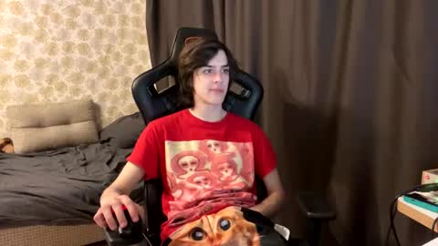 skinnyfitboi online show from April 27, 6:38 pm