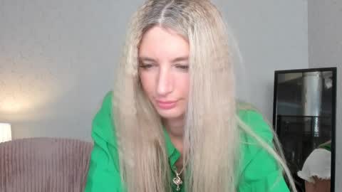 Skinnyladyy online show from February 26, 5:13 am