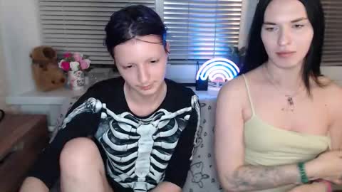 Iska Im genderfluid theyheshenot use ht have reasons and Mia my t-gf sheher online show from September 24, 4:14 pm