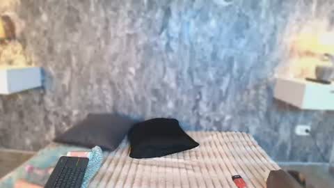 sky_white_ online show from July 11, 12:19 pm