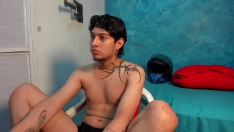 sky_wild online show from February 19, 5:39 am