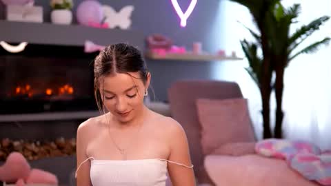 skyeyesluna online show from February 18, 4:01 am