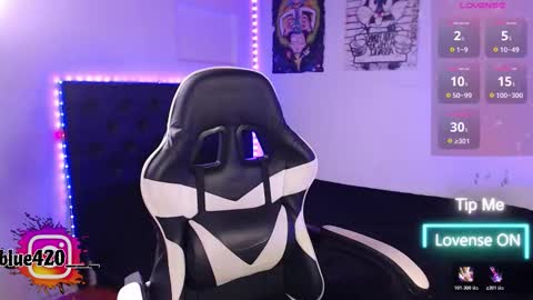 blue online show from November 18, 12:02 am