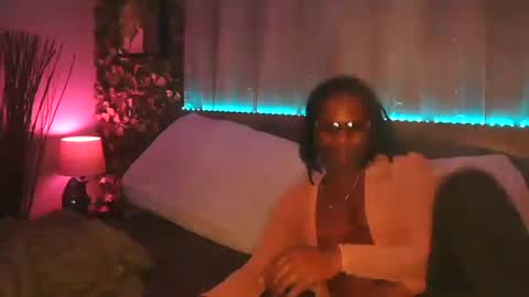 skyonetoo3 online show from October 28, 11:50 pm