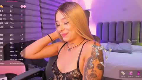 Snapshot of skythompson chatting on October 20, 5:01 am skythompson online show from October 20, 5:01 am