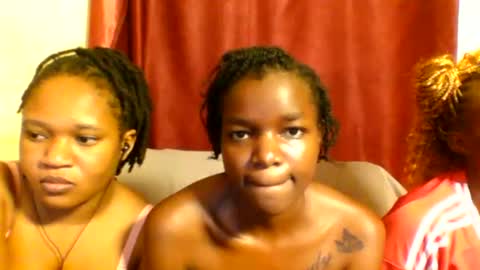 Snapshot of sleek_ass chatting on February 27, 2:03 am sleek_ass online show from February 27, 2:03 am