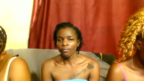 Snapshot of sleek_ass chatting on March 3, 2:58 am sleek_ass online show from March 3, 2:58 am