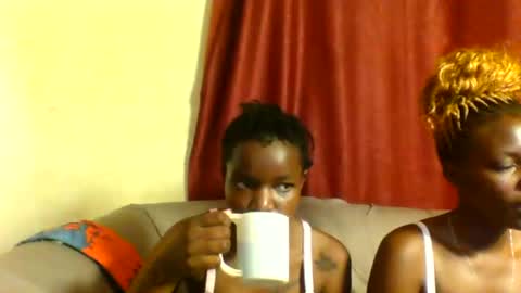 Snapshot of sleek_ass chatting on March 9, 12:31 pm sleek_ass online show from March 9, 12:31 pm