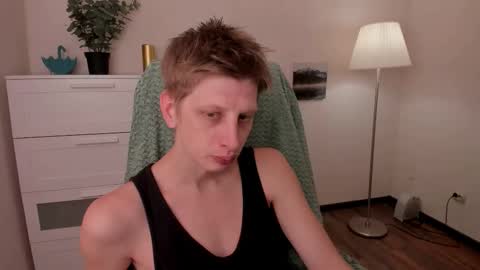 Snapshot of slim_andy chatting on October 11, 10:09 am Andy online show from October 11, 10:09 am