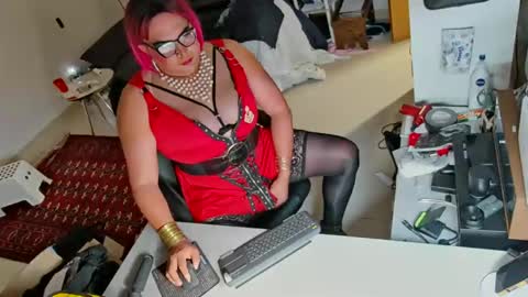 sluttygina1 online show from April 2, 8:38 pm