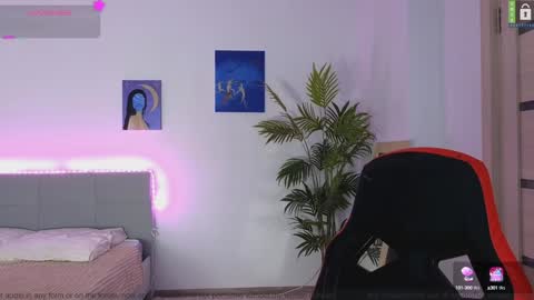 Emily online show from December 6, 9:07 pm