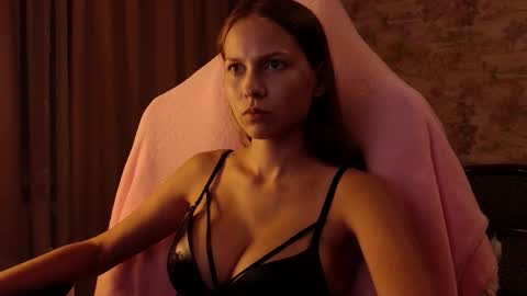 Emma online show from October 15, 6:20 pm