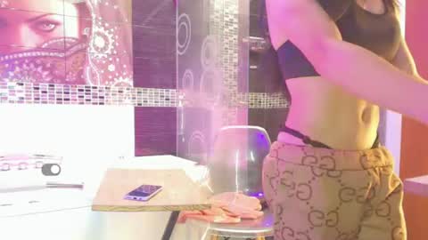 Small Hot19 online show from June 14, 1:13 pm