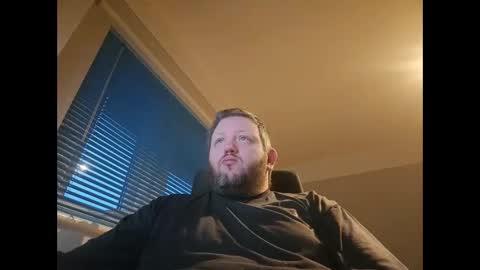 Snapshot of smallone19832 chatting on February 11, 7:23 am smallone19832 online show from February 11, 7:23 am