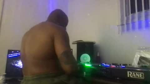 smellmycologne online show from November 22, 5:17 am