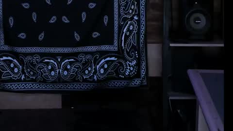 Snapshot of smokey915 chatting on February 21, 10:07 am Smokey915 online show from February 21, 10:07 am