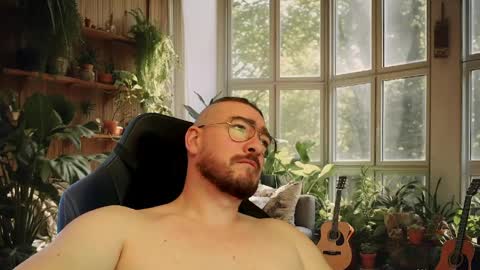 AllDayIDream online show from April 18, 9:11 am