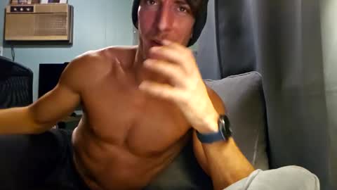 Snackyyyy online show from February 3, 2:53 am