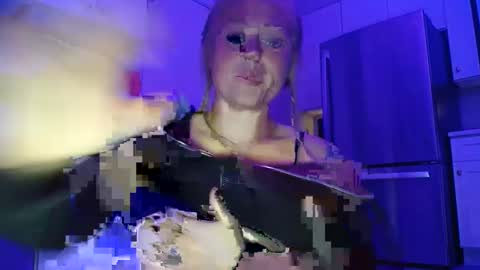 sneakyalicek online show from September 10, 2:12 am