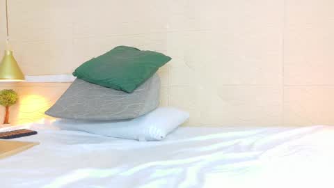 Snapshot of sneakyy_fantasy chatting on February 25, 3:42 am Hellen  online show from February 25, 3:42 am