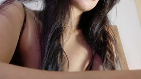 Snapshot of sneakyy_fantasy chatting on January 28, 3:36 am Hellen  online show from January 28, 3:36 am