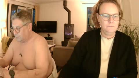 Snoeske and Woodwurm online show from January 3, 4:06 pm