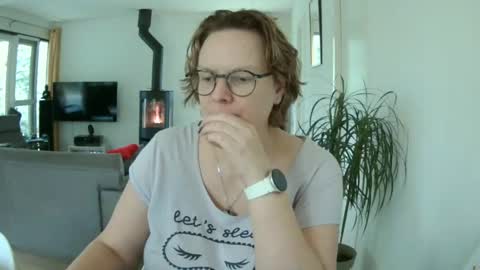 Snoeske and Woodwurm online show from December 16, 1:32 pm