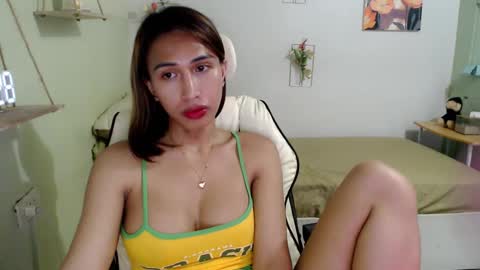 Snapshot of snow_2000 chatting on December 5, 1:22 pm snow_2000 online show from December 5, 1:22 pm