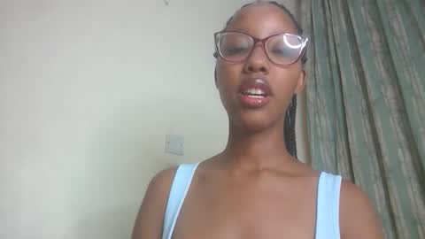 Snapshot of snowfox254 chatting on October 19, 3:27 pm snowfox254 online show from October 19, 3:27 pm