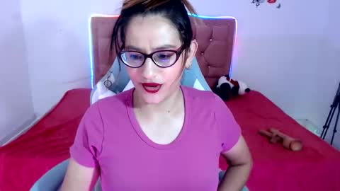 snowhot_69 online show from June 1, 9:32 am
