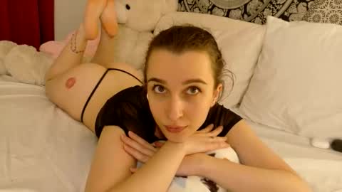 Babygirl Ivy online show from December 5, 2:44 am