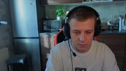 kluvr4 online show from February 15, 5:43 am