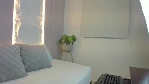 S O F I  online show from March 26, 7:30 pm