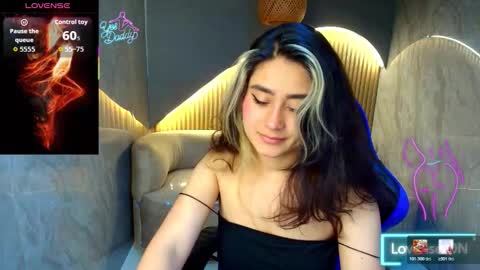 sofi_r_ online show from February 10, 1:47 pm