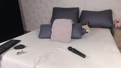 Sofia here online show from May 22, 2:18 am
