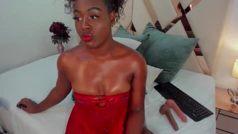 Sofia Samuels online show from May 16, 1:24 am