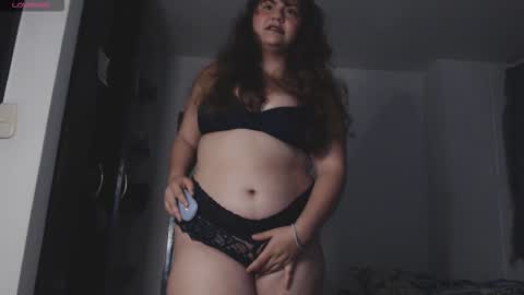 Snapshot of sofiamooon_ chatting on October 22, 9:45 am sofiamooon_ online show from October 22, 9:45 am