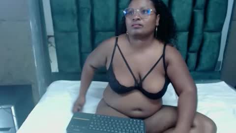 sofiavelandiacl202 online show from March 28, 8:32 pm