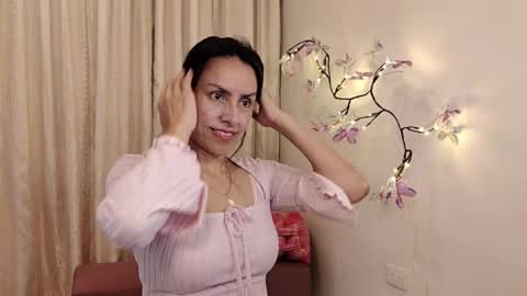 Sofi Bella online show from April 11, 1:26 pm