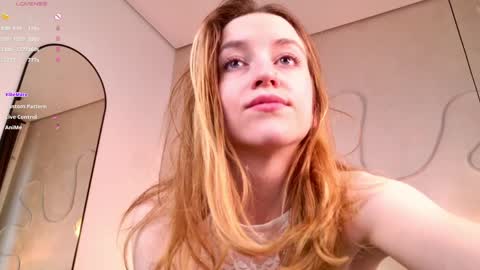 softdreamer_ online show from April 6, 8:04 am