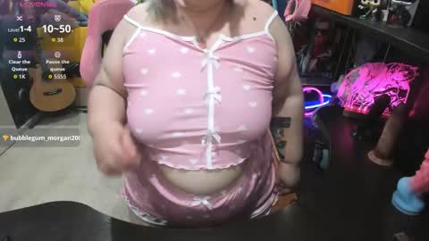 Snapshot of softie_sofy chatting on September 28, 5:49 am Sofie online show from September 28, 5:49 am