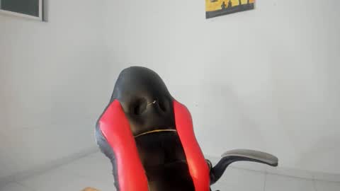 Moonie  online show from December 1, 6:00 am