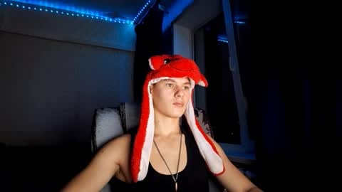 Max online show from December 3, 10:21 pm